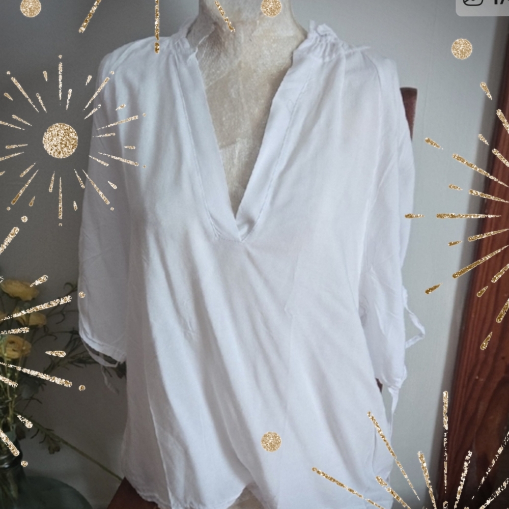 Nwt Rainbow White V-Neck Top Size 1x